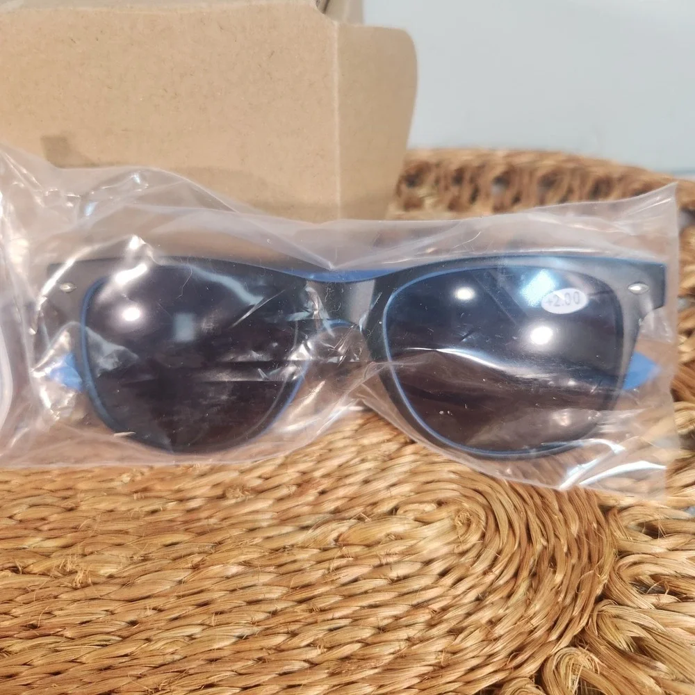 Lot Of 2 Reading Sunglasses Strength 2.0